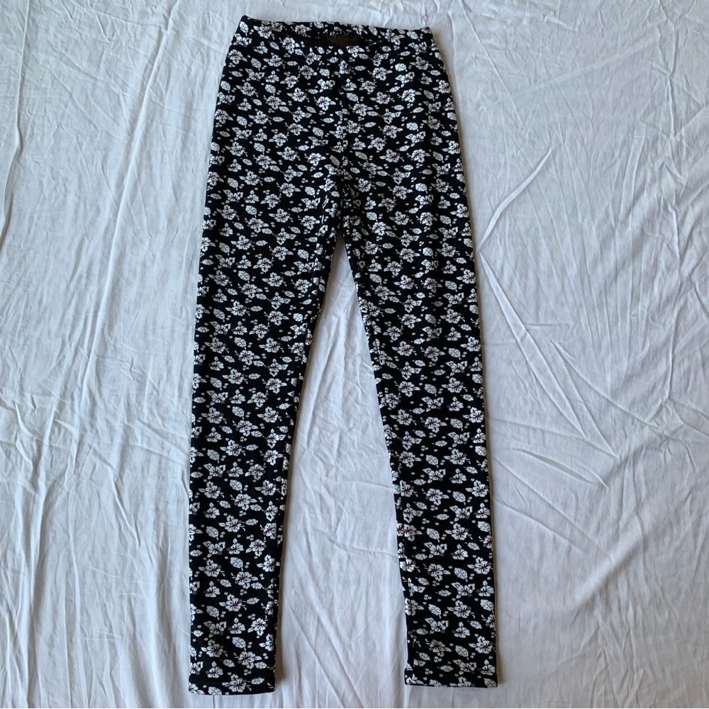 Just Cozy Fleece Lined Black & White Hibiscus Floral Pattern Leggings Size XS/S